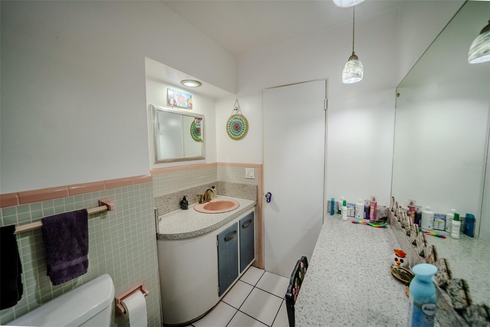 SOUTH GATE MANOR - Residential