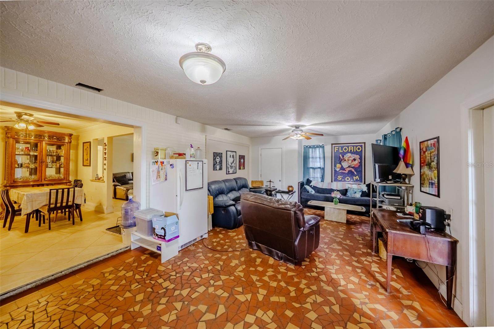 SOUTH GATE MANOR - Residential