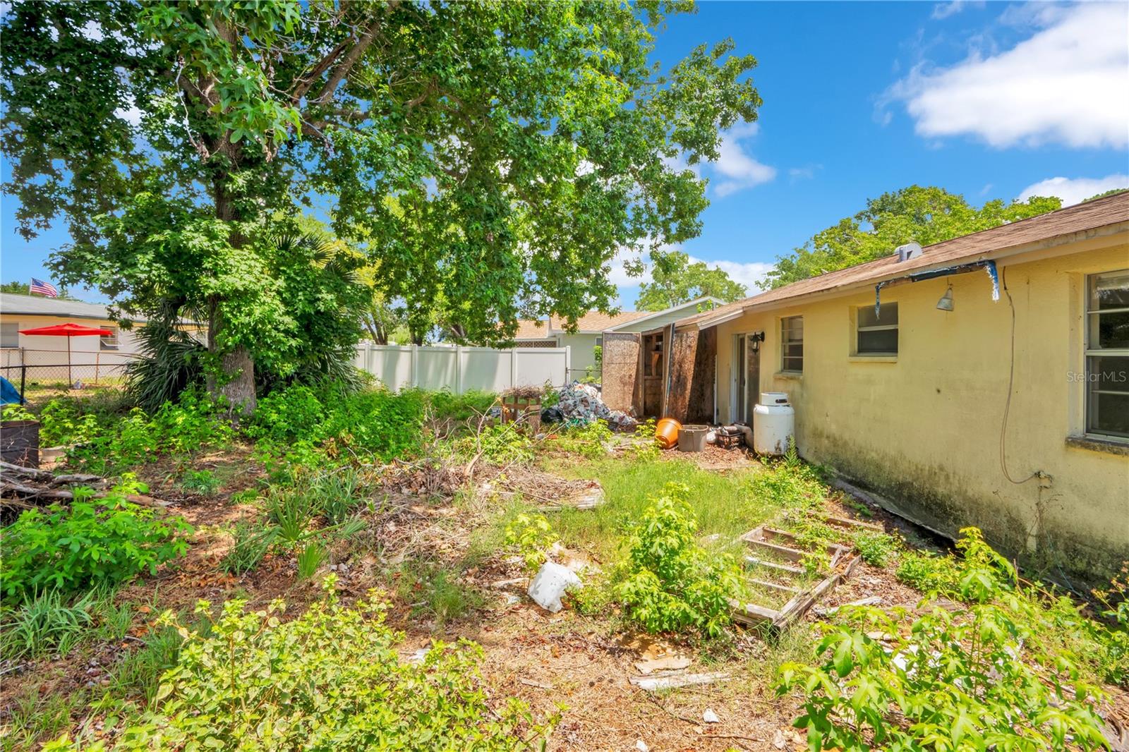 EMBASSY HILLS - Residential