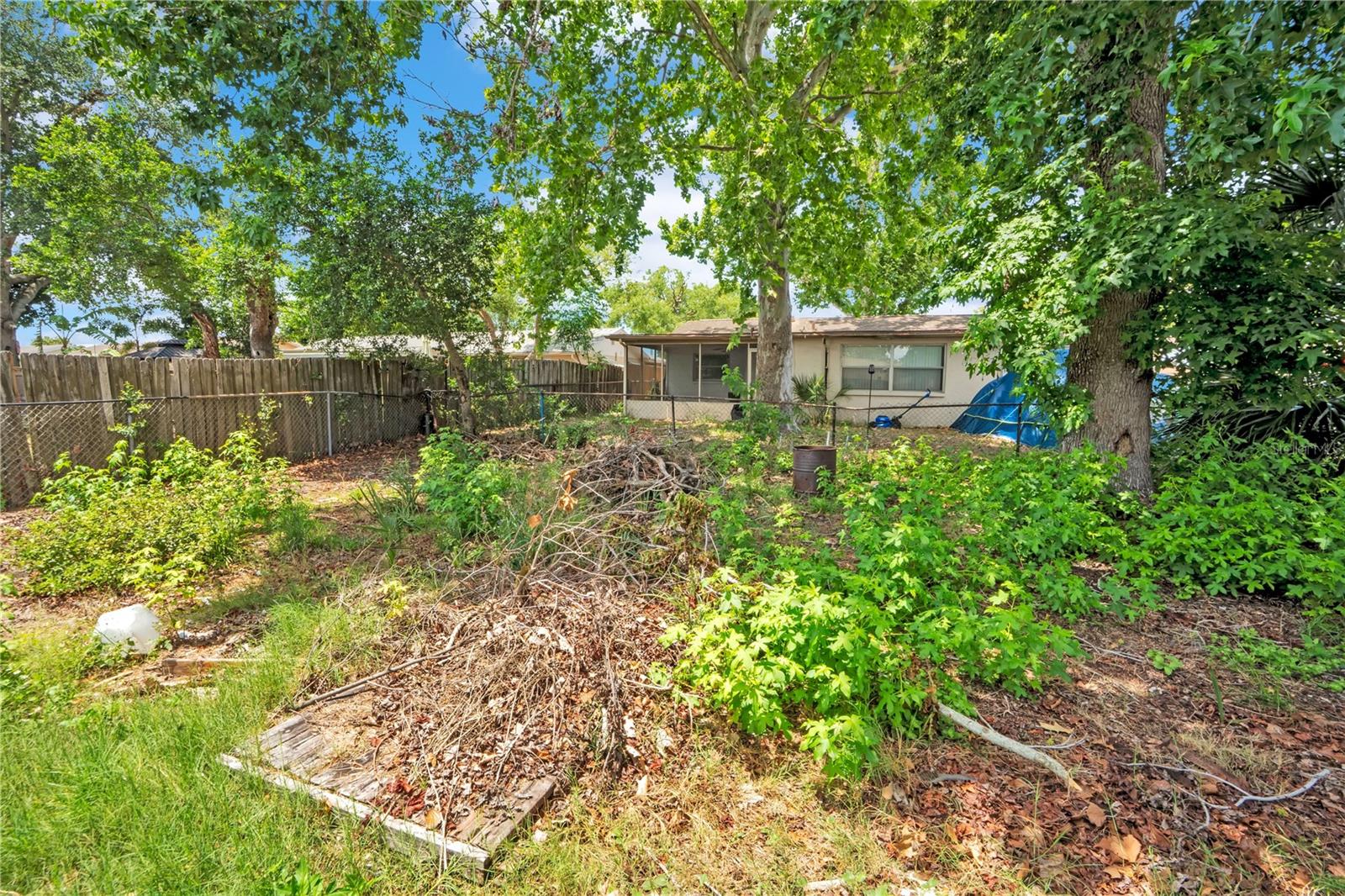 EMBASSY HILLS - Residential