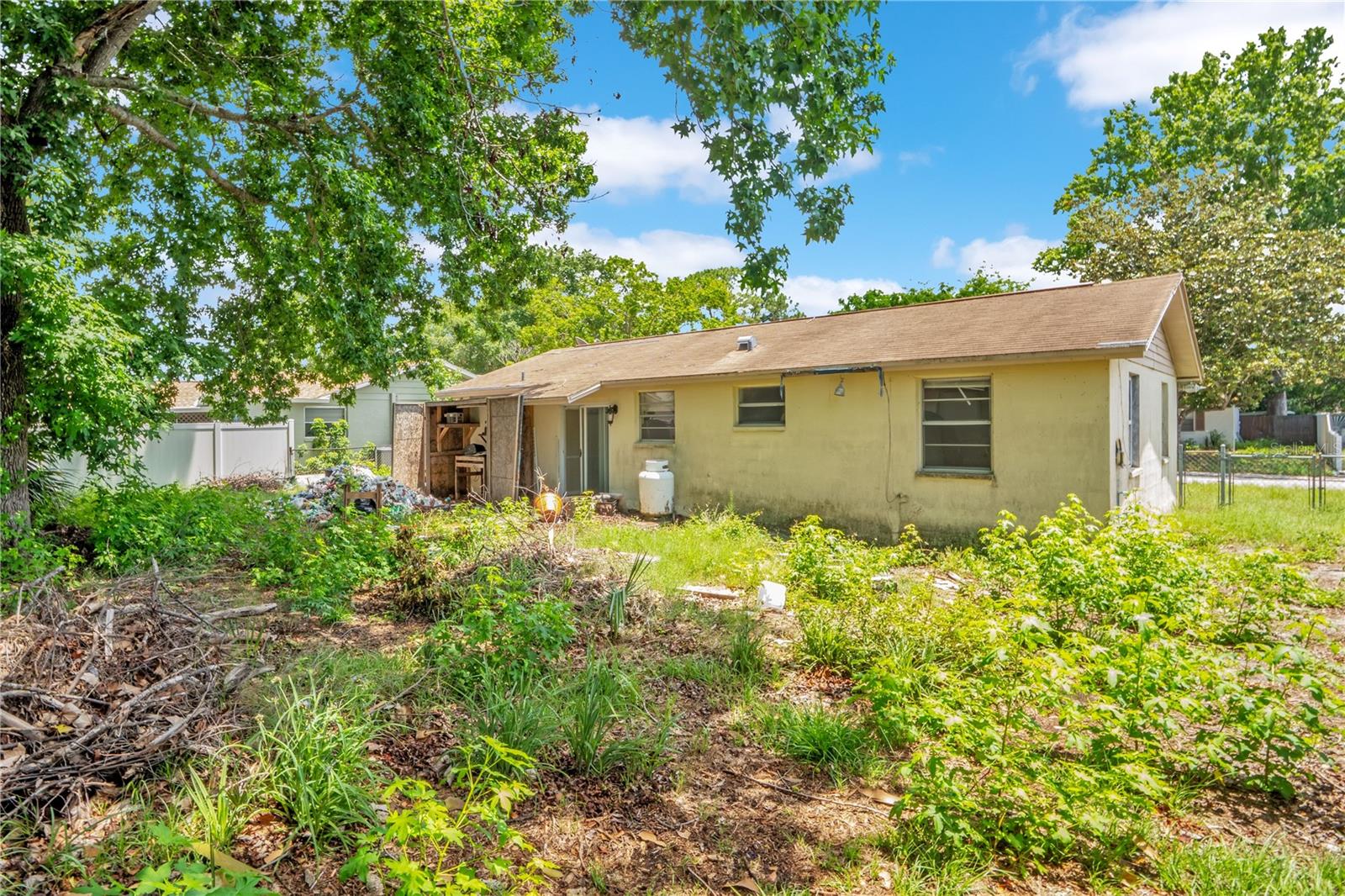 EMBASSY HILLS - Residential