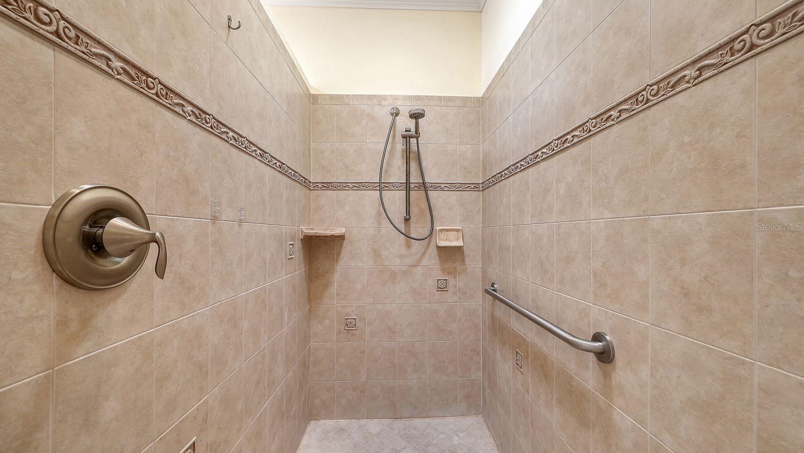 VENETIAN FALLS PH 3 - Residential