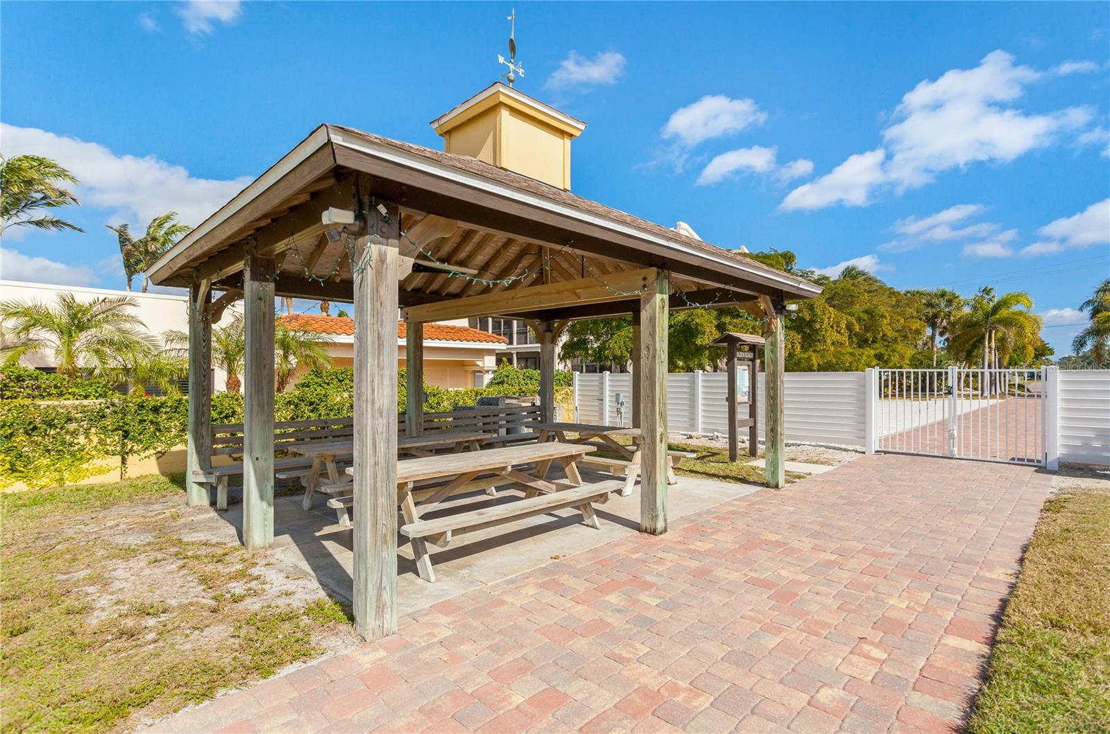 GOLDEN BEACH SUB - Residential