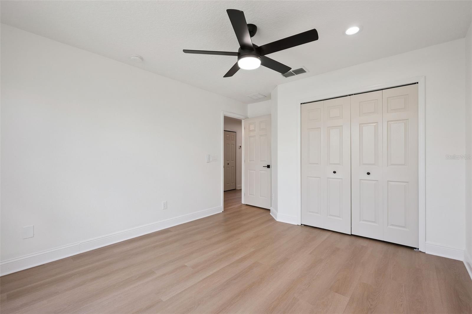 VISTA LAKES VILLAGE N-3 COLONIE - Residential