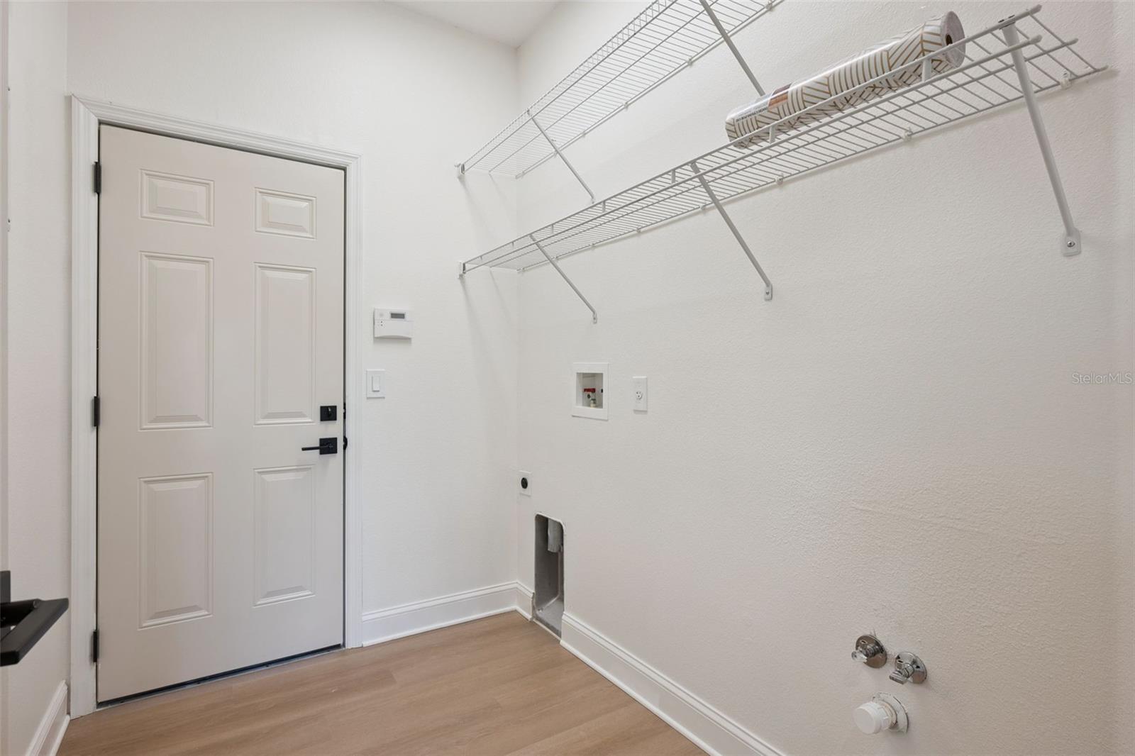VISTA LAKES VILLAGE N-3 COLONIE - Residential