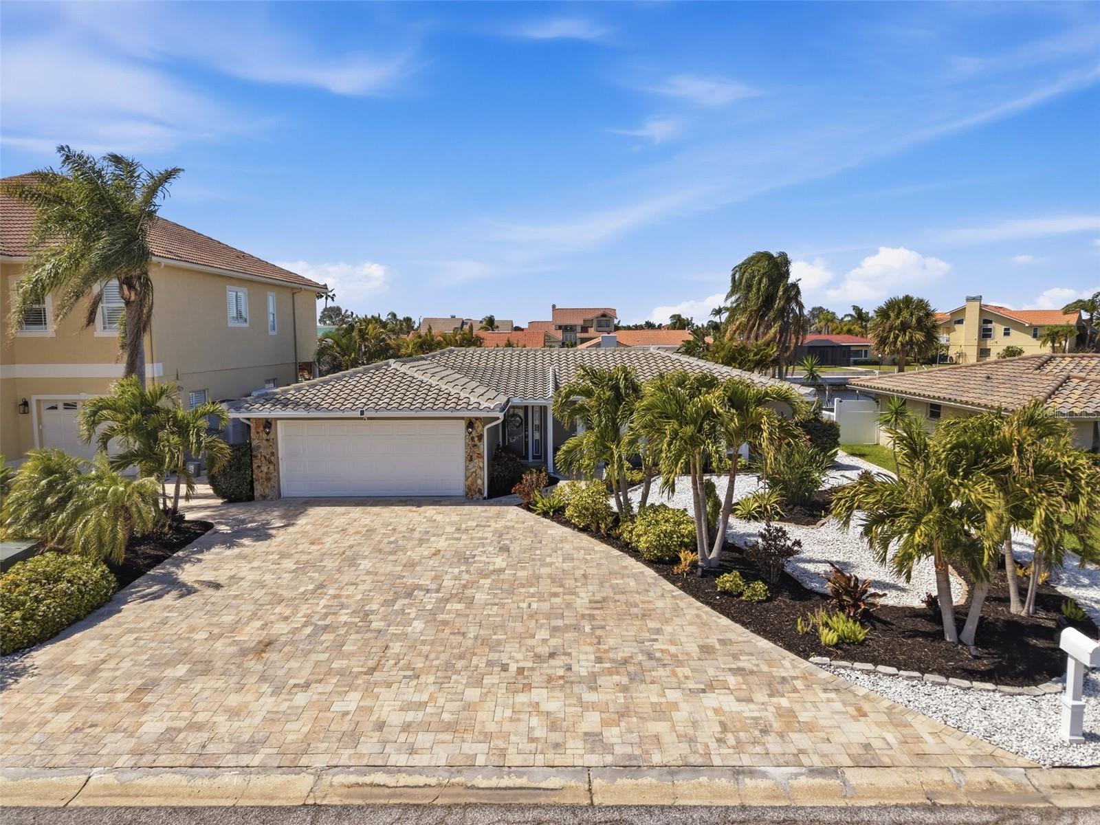 FLOR A MAR - Residential