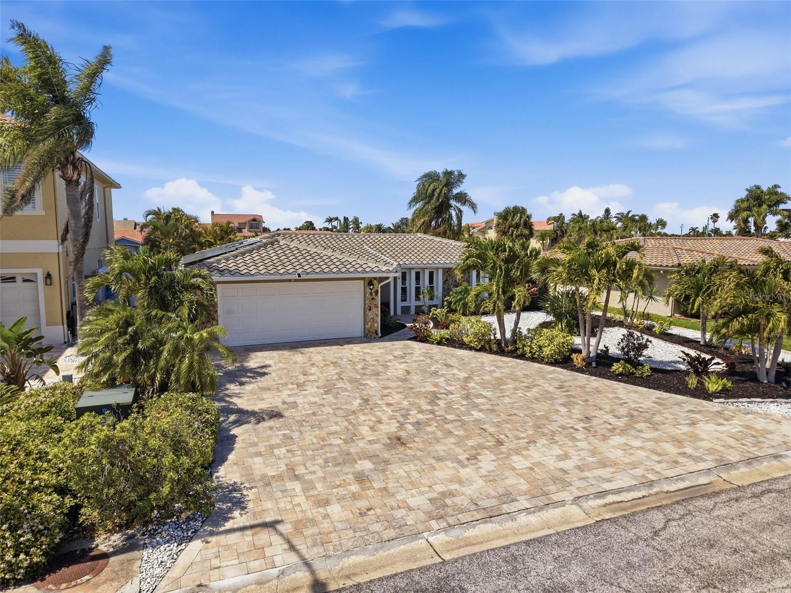 FLOR A MAR - Residential