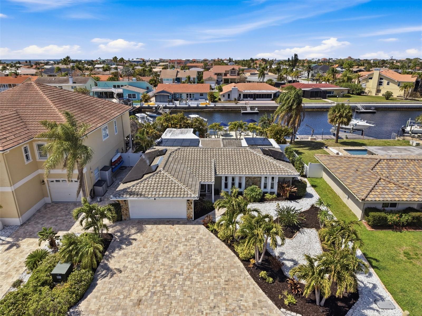 FLOR A MAR - Residential