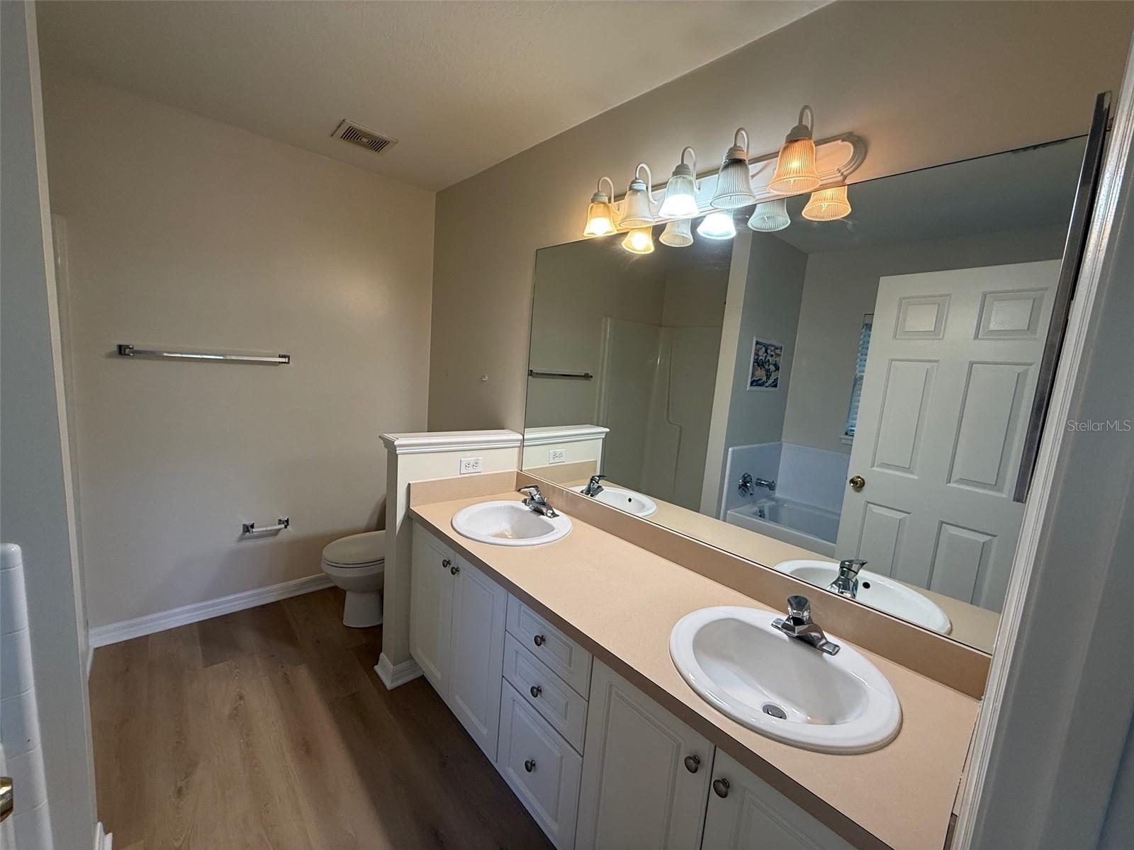 MENTONE CLUSTER PH 6 - Residential