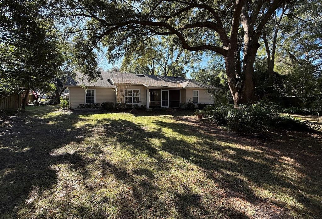 Photo of 8302 SW 66th Lane, Gainesville, FL 32608 (MLS # GC535939)