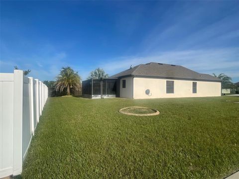 A home in TAVARES