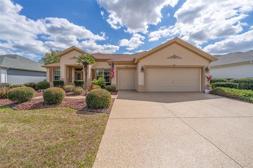 Photo of 8788 SE 130th Loop, Summerfield, FL 34491 (MLS # OM720342)