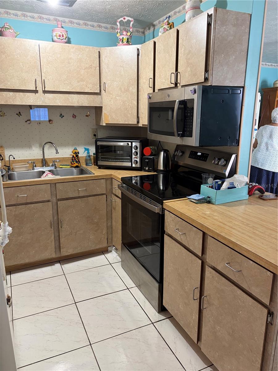918 BRACK STREET