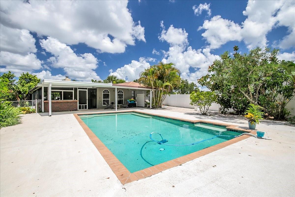 GEORGETOWNE - Residential Lease