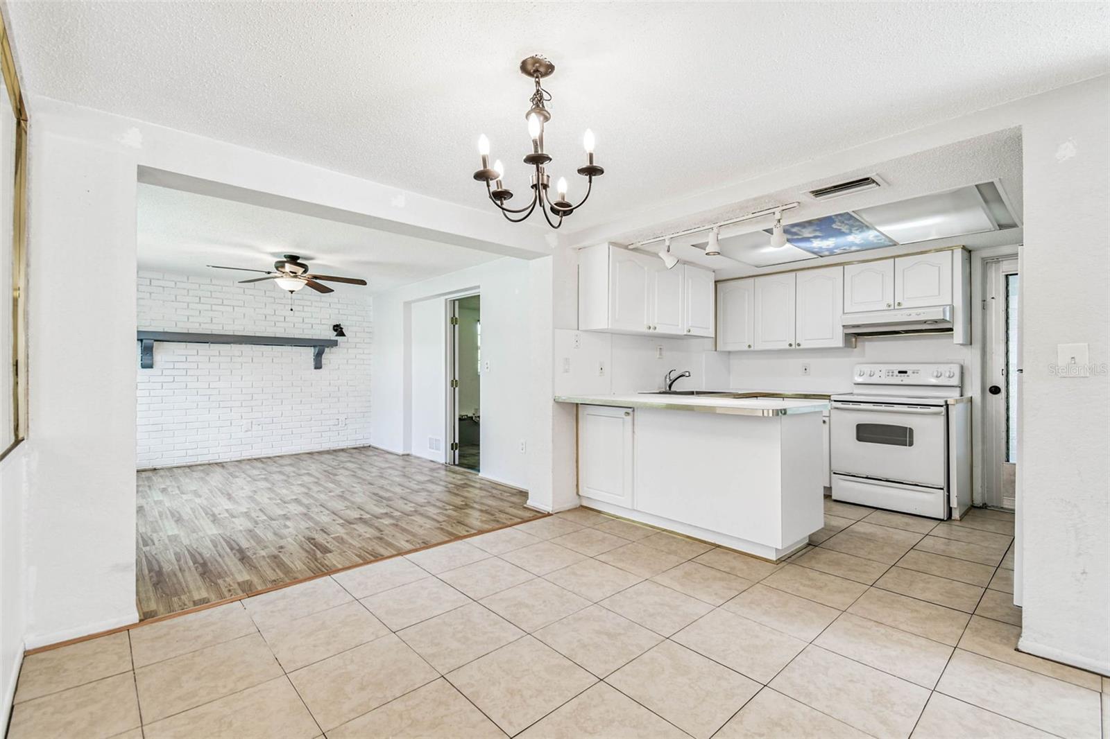 BEACON WOODS VILLAGE - Residential Lease