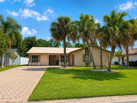 Photo of 708 Duffer Lane, Kissimmee, FL 34759 (MLS # S5150669)