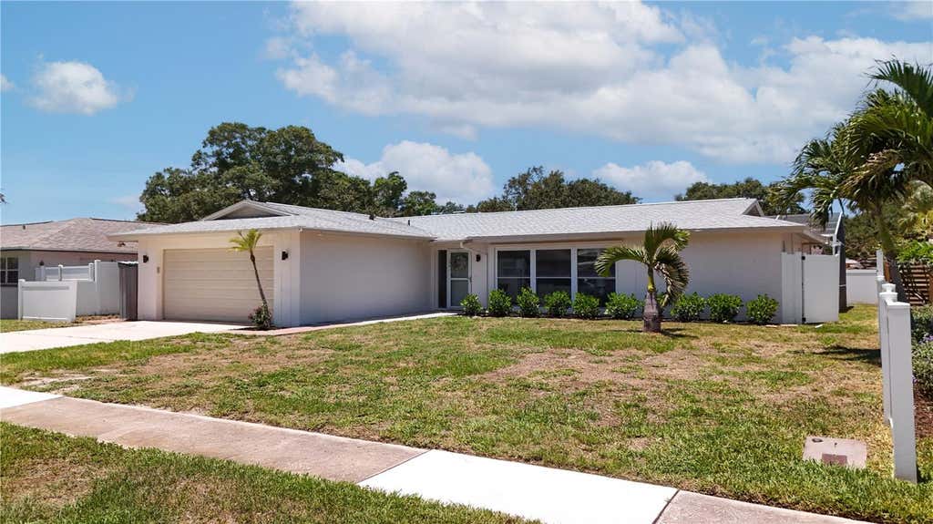 Photo of 10428 137th Lane, Largo, FL 33774 (MLS # TB8516457)