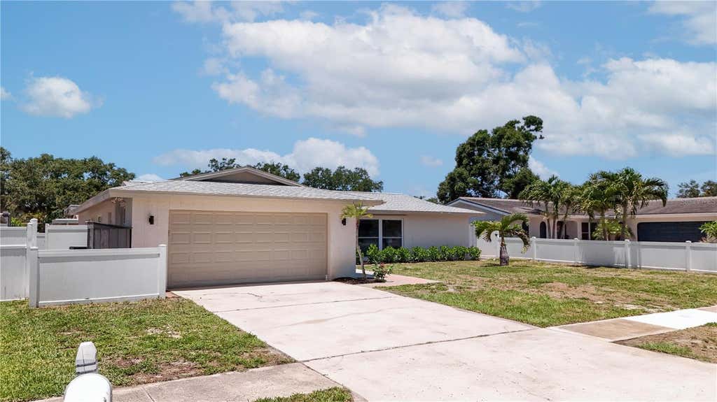 Photo of 10428 137th Lane, Largo, FL 33774 (MLS # TB8516457)