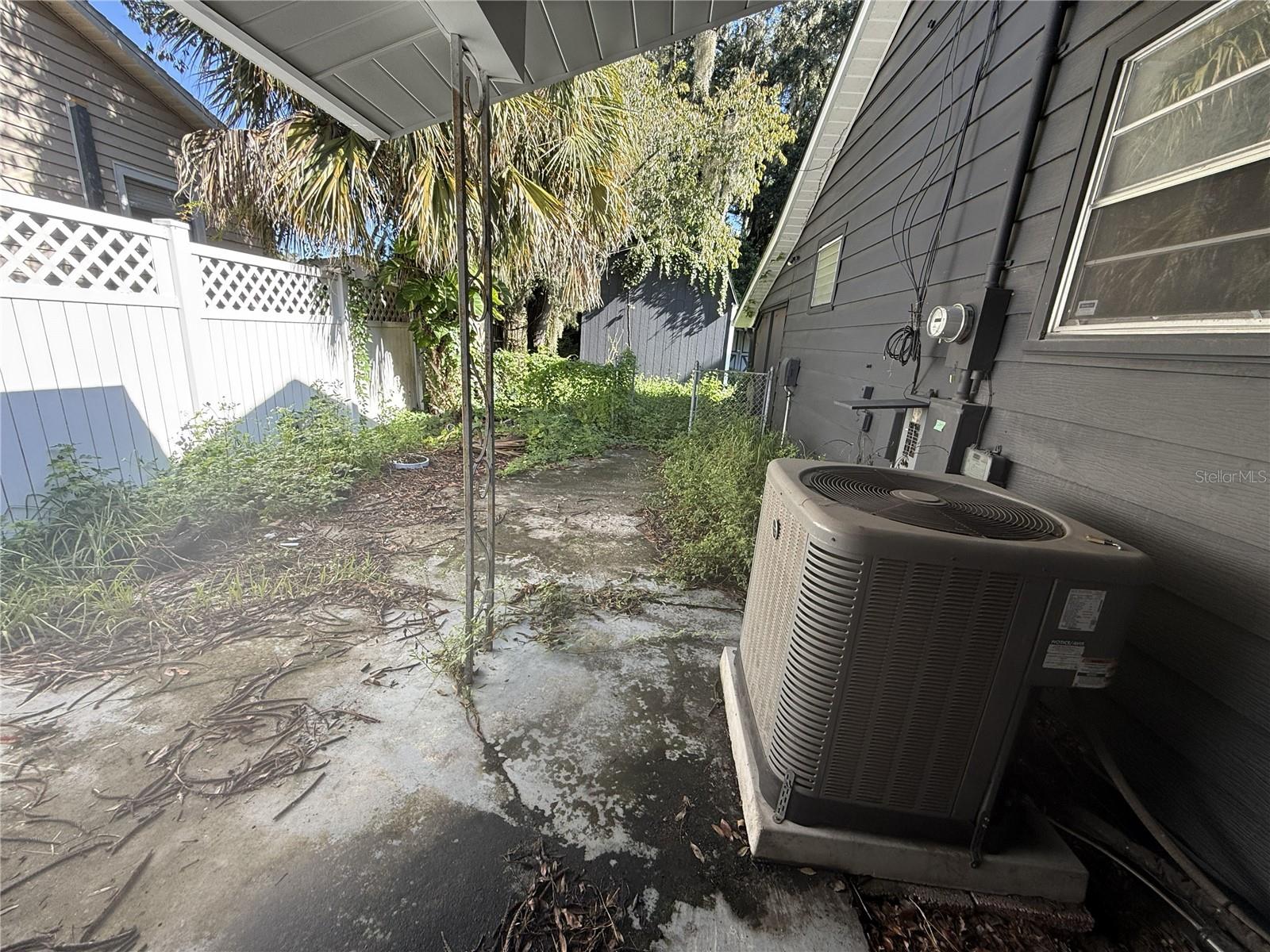 406 E YOUNG STREET