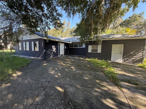 Photo of 406 E Young Street, Plant City, FL 33563 (MLS # O6449484)