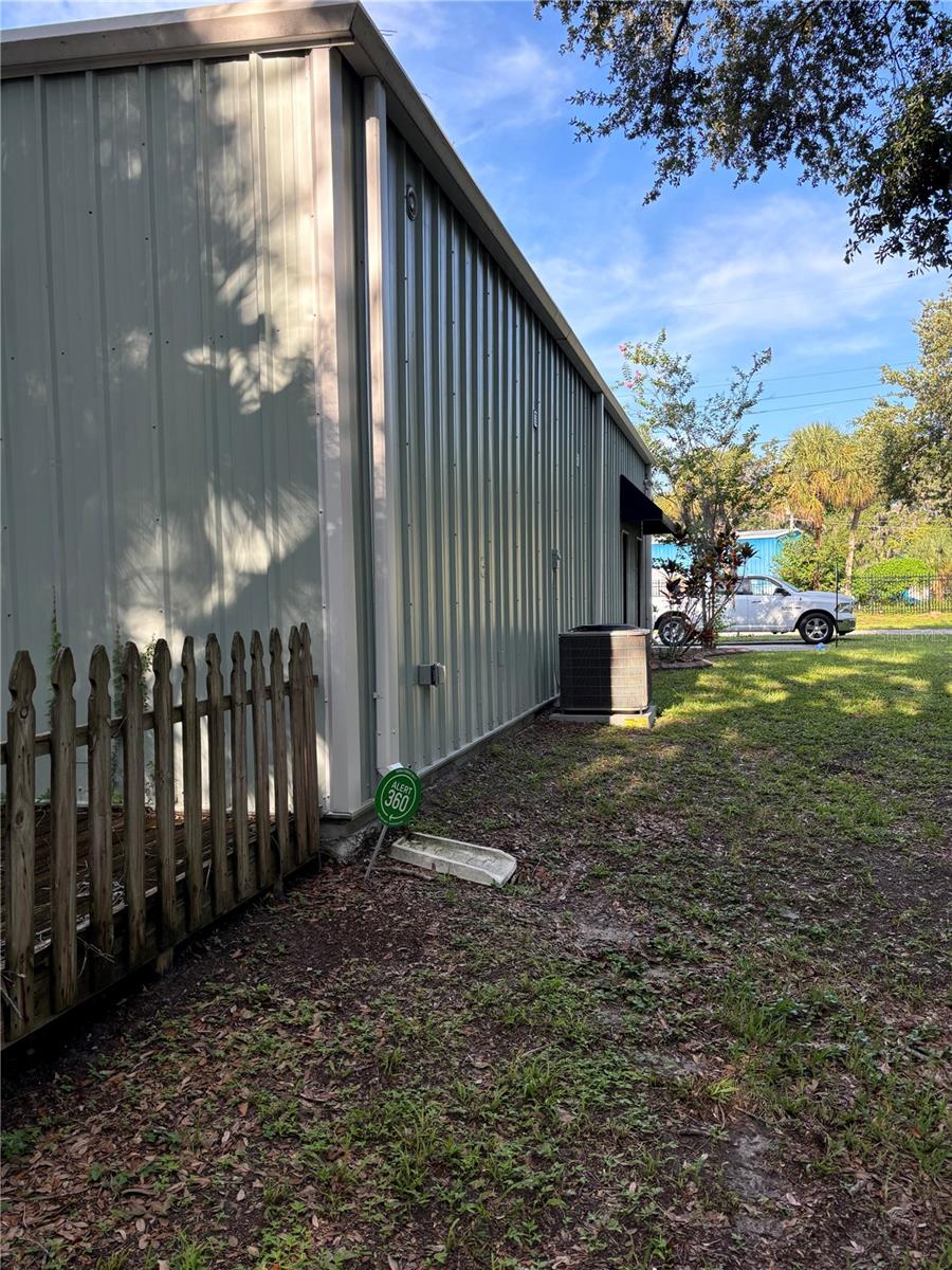 EASTERLING - Commercial Sale