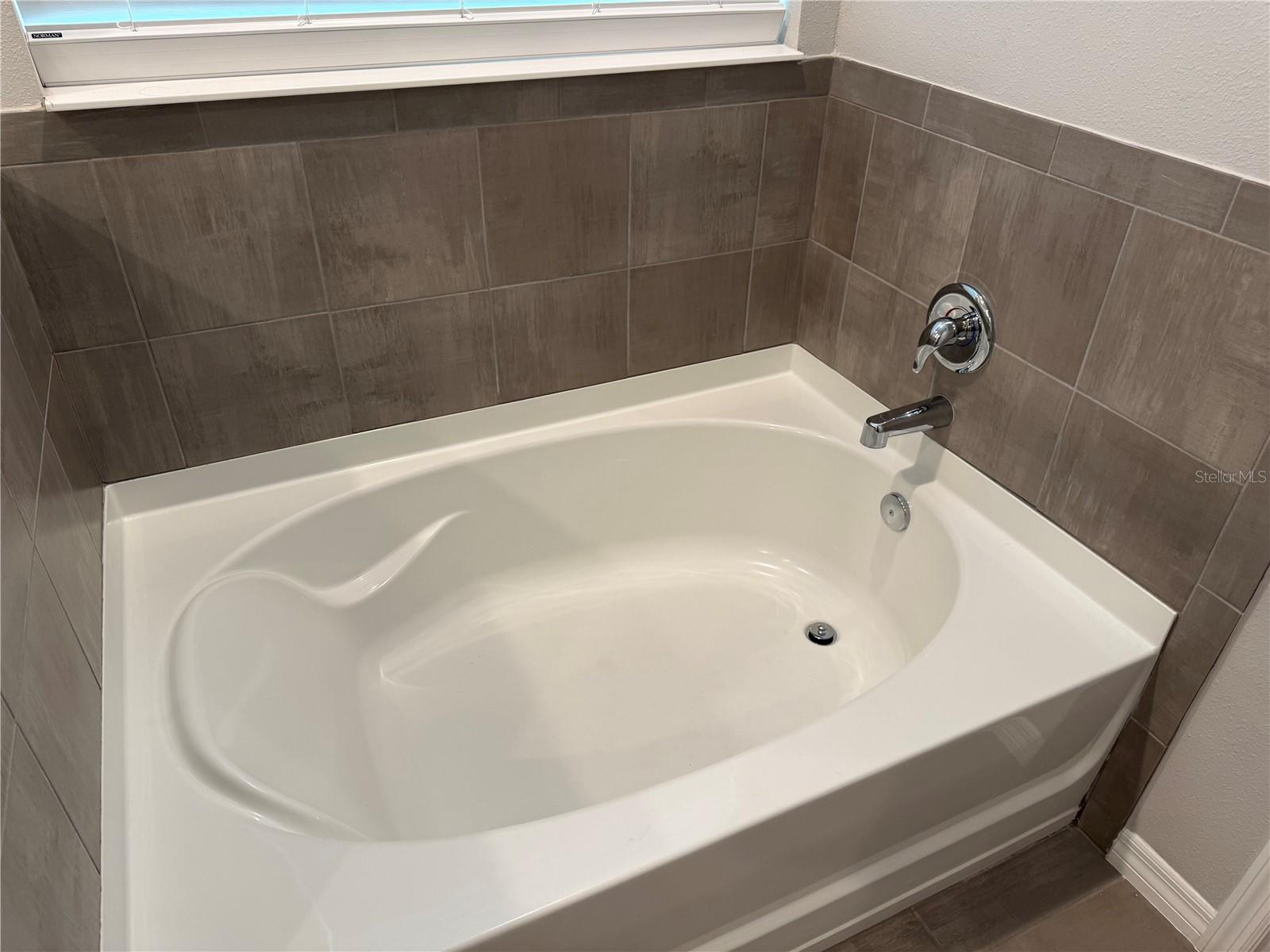 MIRADA PRCL 18-2 - Residential