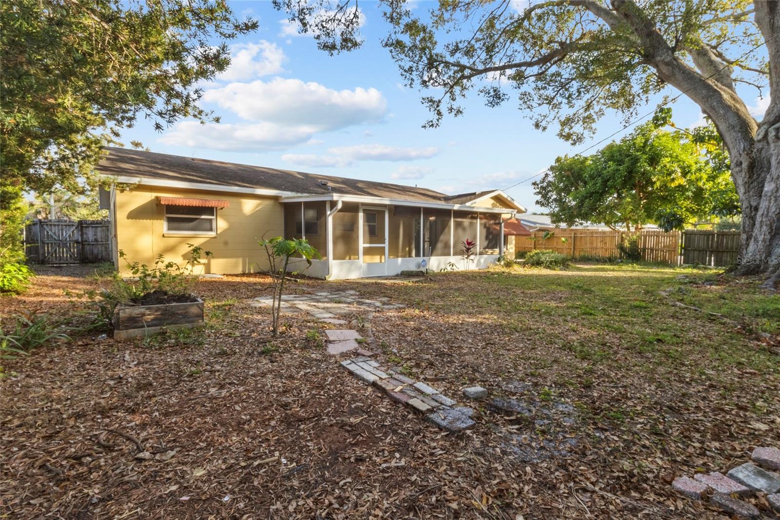 SUMMIT GROVE 2ND ADD - Residential