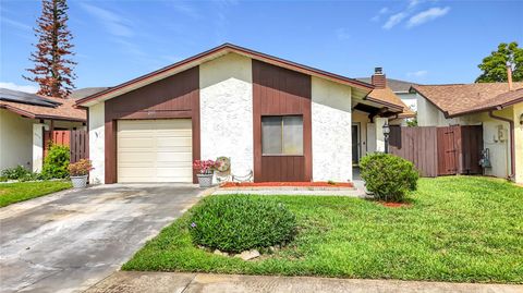 Photo of 2115 Kings Crossing SW, Winter Haven, FL 33880 (MLS # L4962289)
