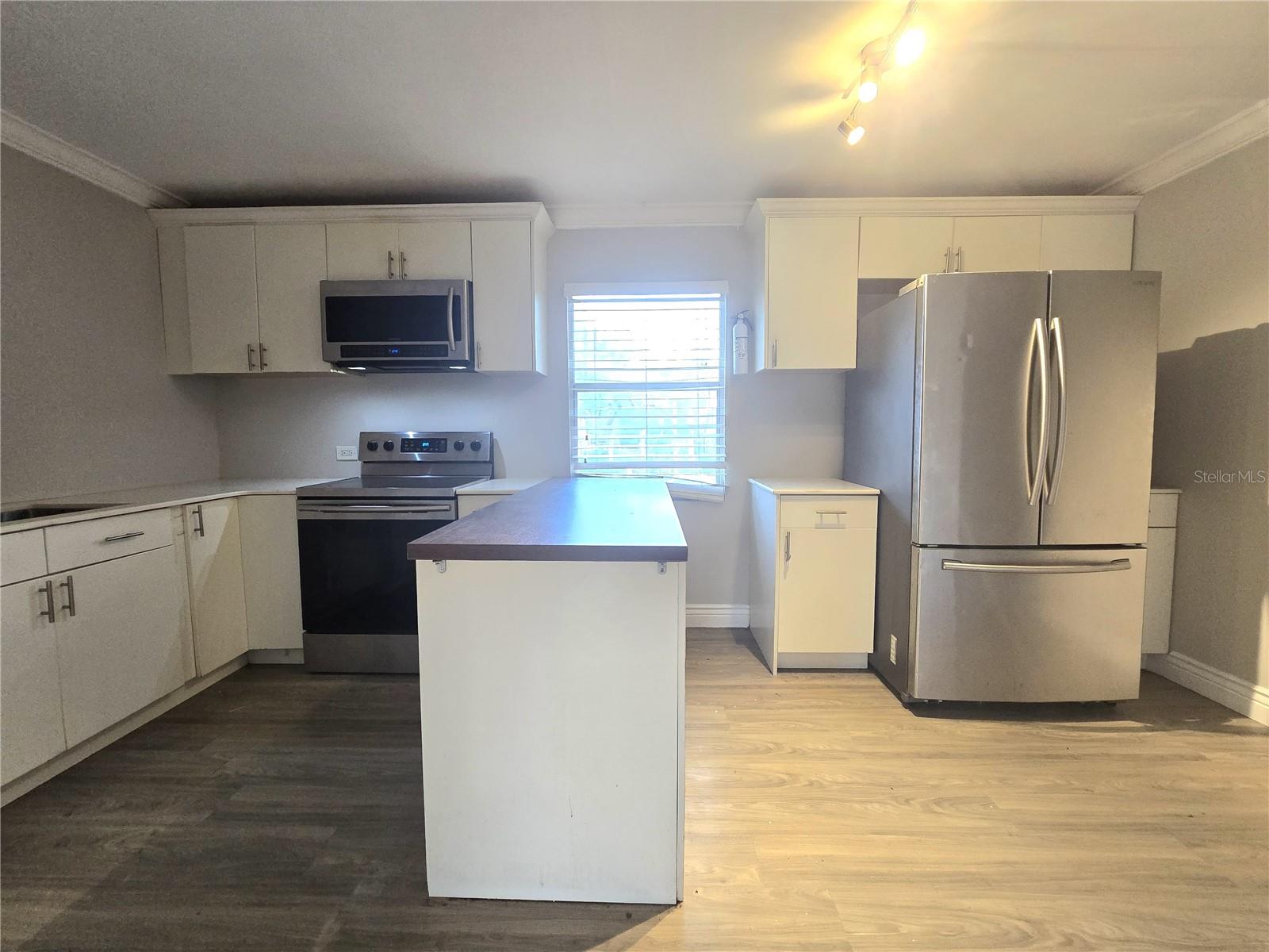 LAMANCHA - Residential Lease