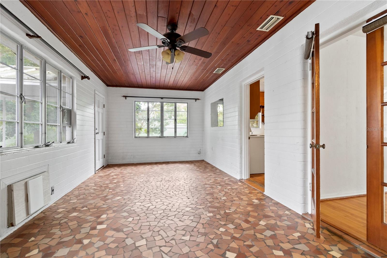 Photo 8 of 31 of 325 MORNINGSIDE DRIVE house