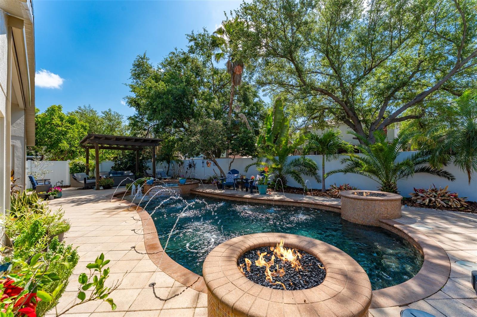 9060 PINEBREEZE DRIVE