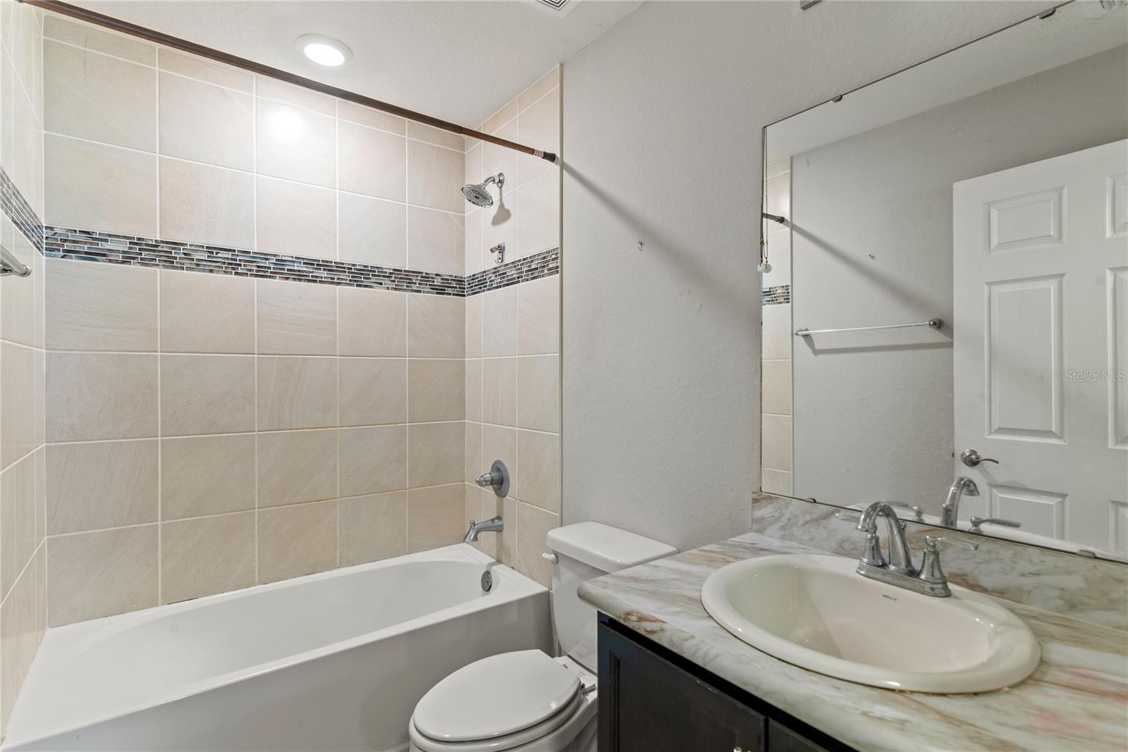 LAKES TR 5 - Residential Lease