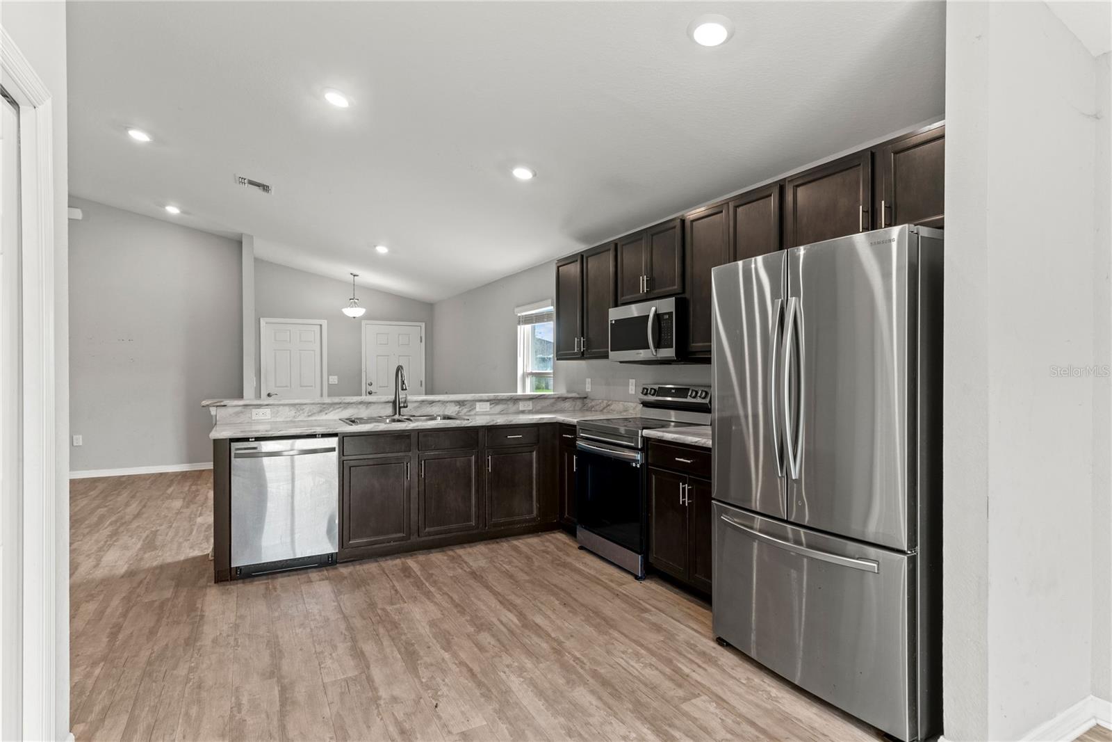 LAKES TR 5 - Residential Lease