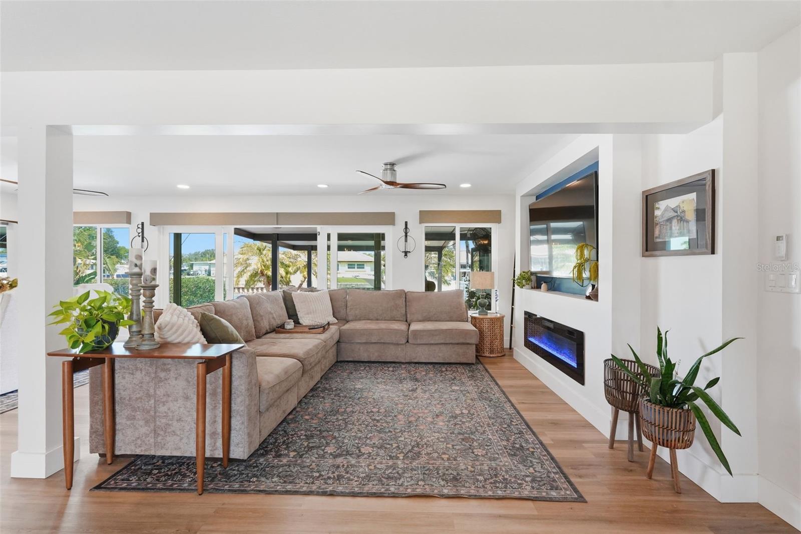 SUN PLAZA ISLES - Residential