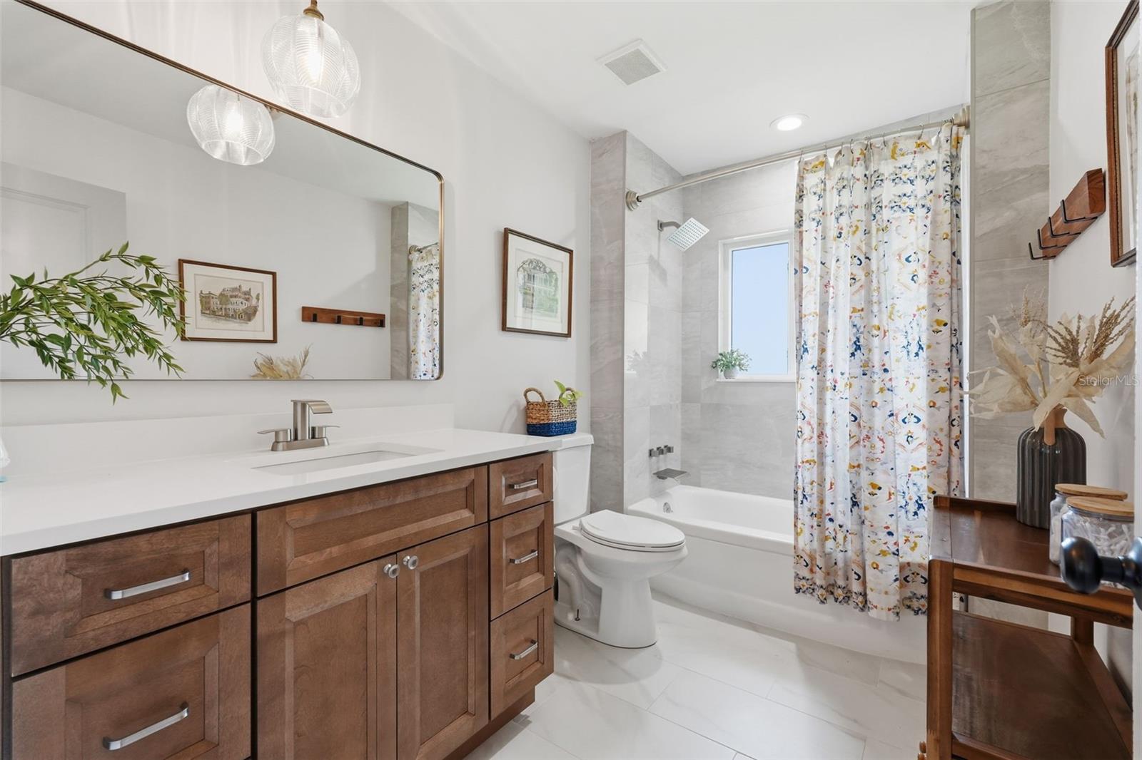 SUN PLAZA ISLES - Residential