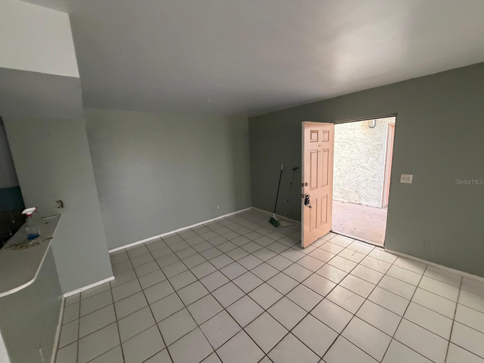 MIDPORT PLACE I A CONDO - Residential