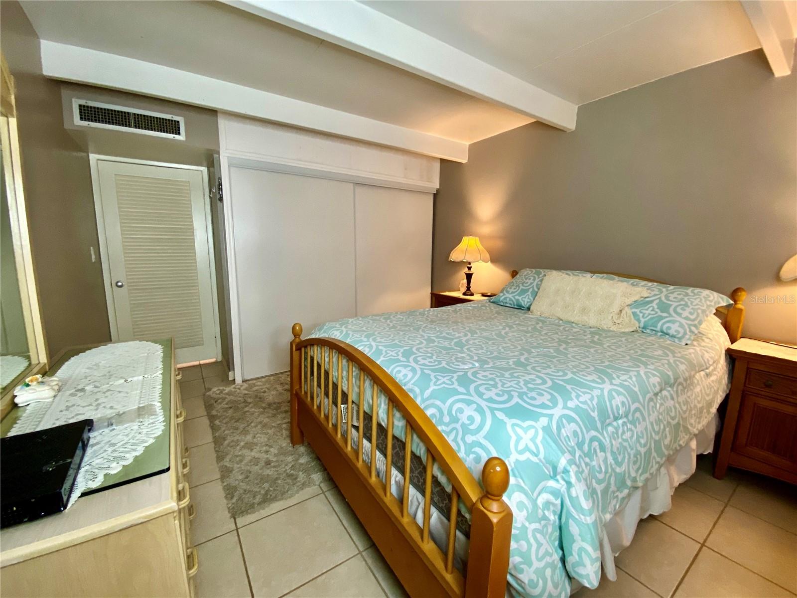 LAKESHORE CLUB - Residential