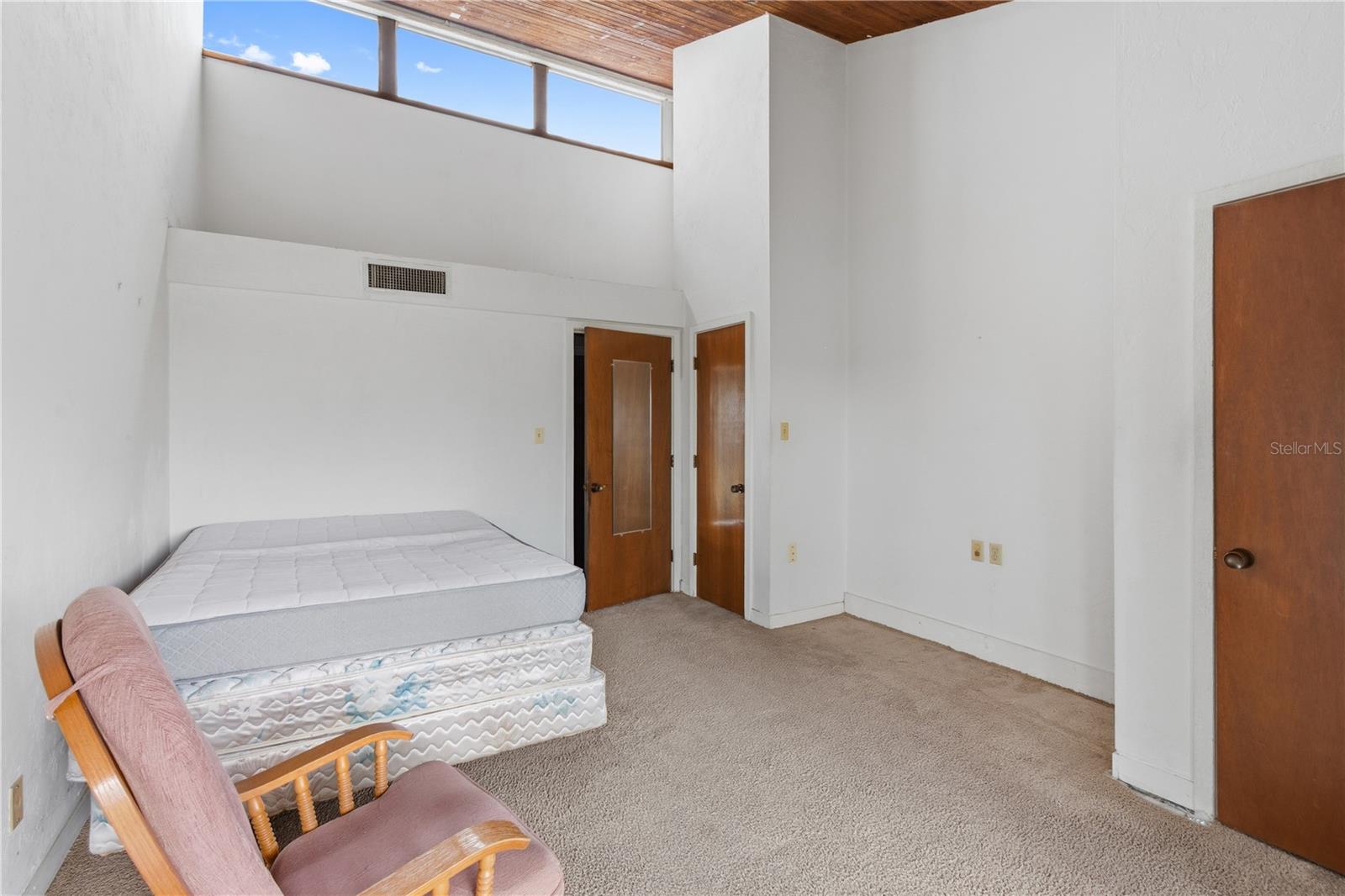 GRENELEFE CONDO CORNER LAKE EAST - Residential