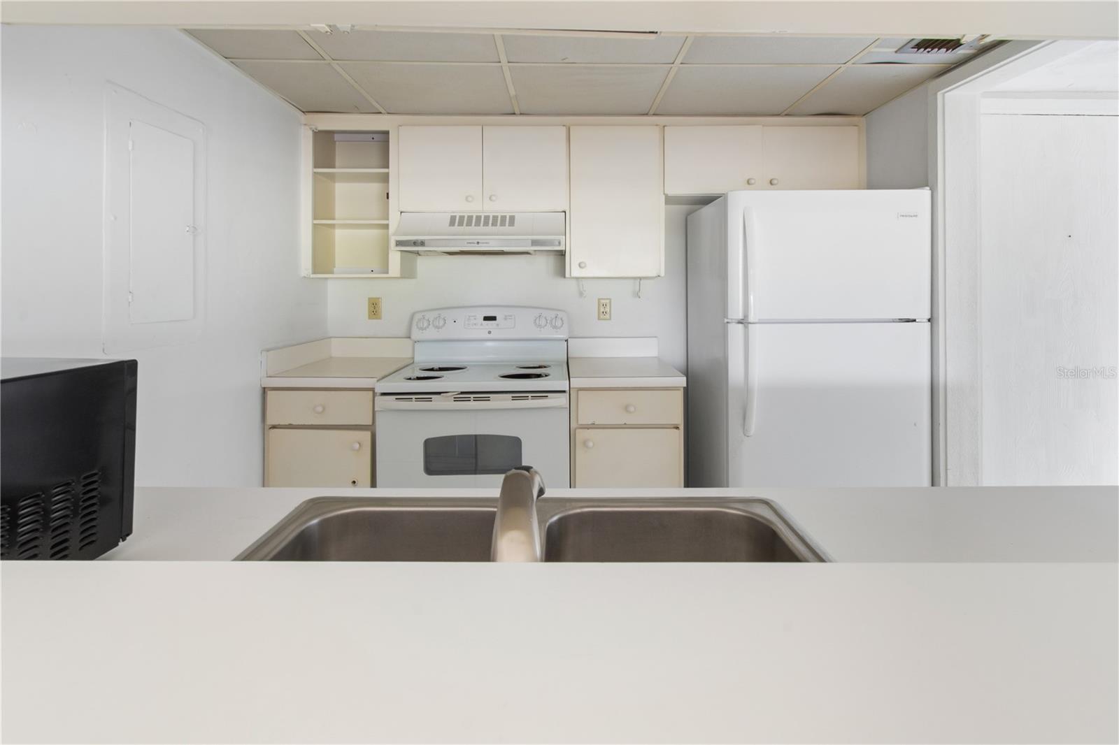 GRENELEFE CONDO CORNER LAKE EAST - Residential