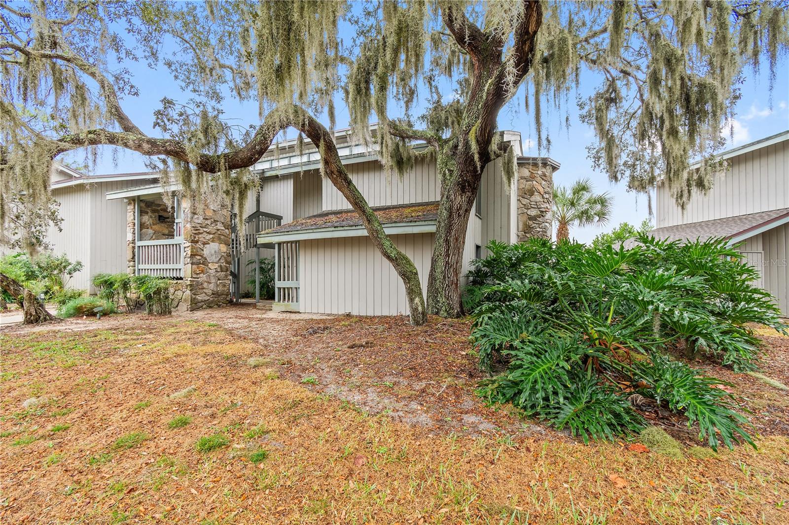 GRENELEFE CONDO CORNER LAKE EAST - Residential