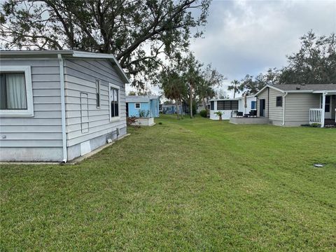 A home in ELLENTON