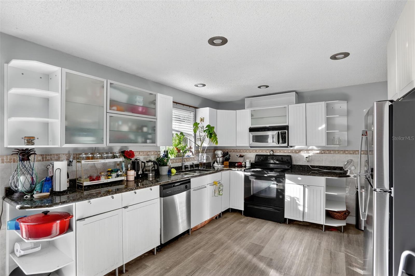 PARADISE POINT 3RD SEC REP OF BLK E - Residential