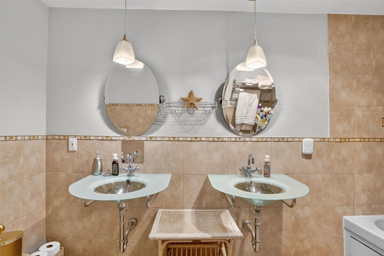 PARADISE POINT 3RD SEC REP OF BLK E - Residential