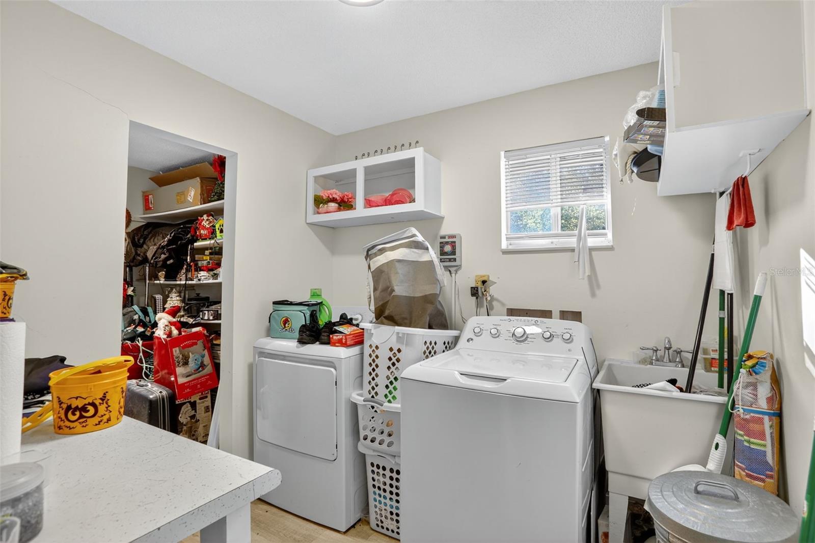 PARADISE POINT 3RD SEC REP OF BLK E - Residential