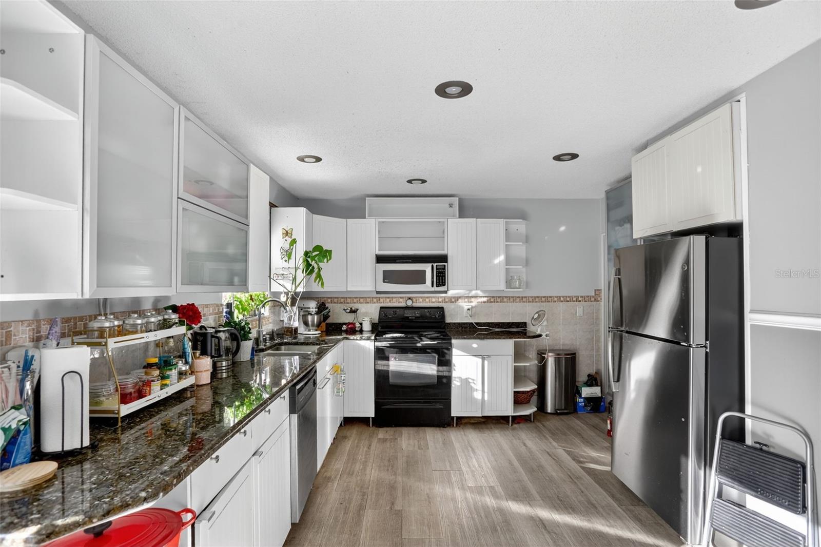 PARADISE POINT 3RD SEC REP OF BLK E - Residential