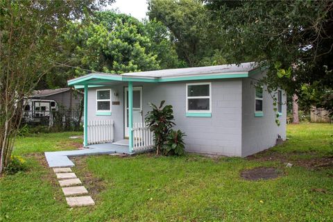 A home in WINTER HAVEN