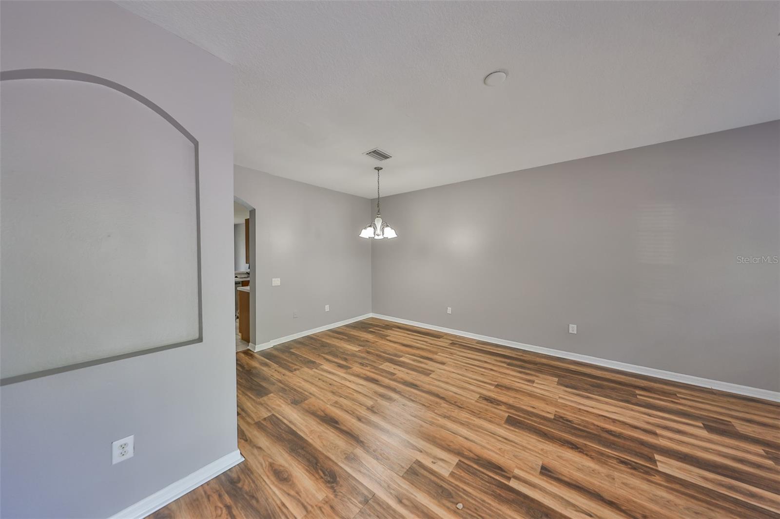 KINGS LAKE TWNHMS - Residential Lease