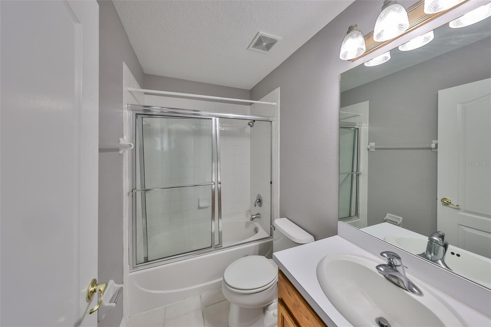 KINGS LAKE TWNHMS - Residential Lease