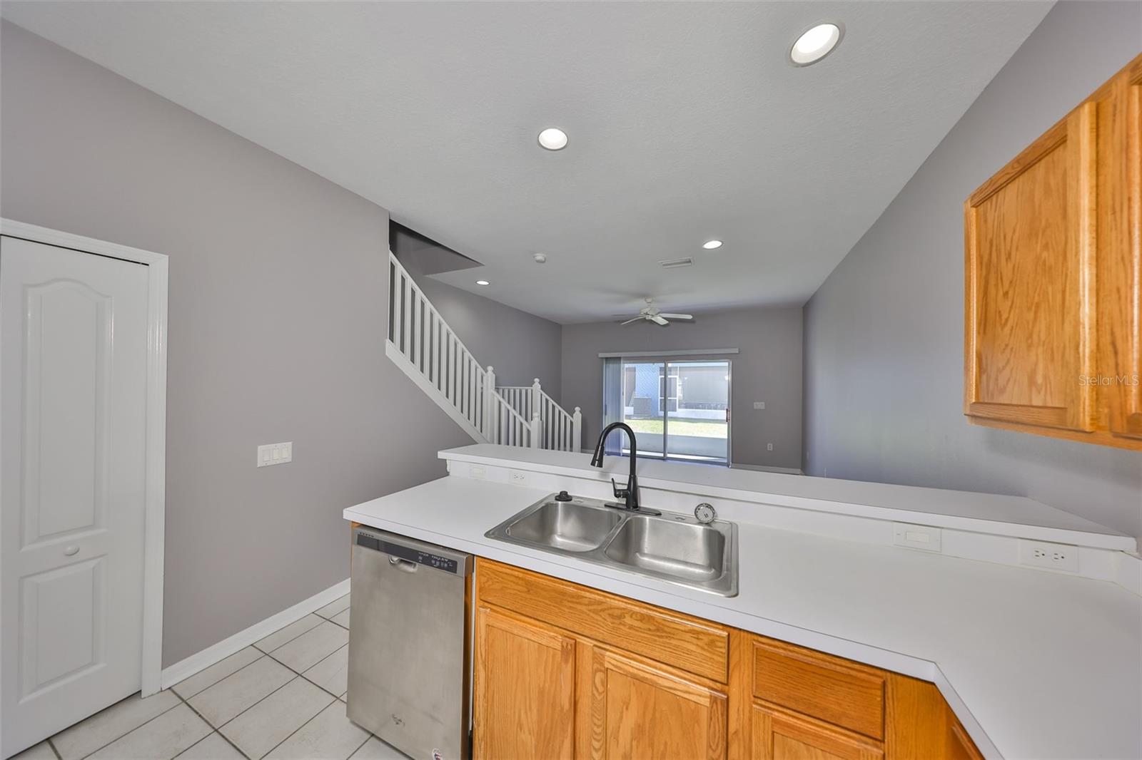 KINGS LAKE TWNHMS - Residential Lease