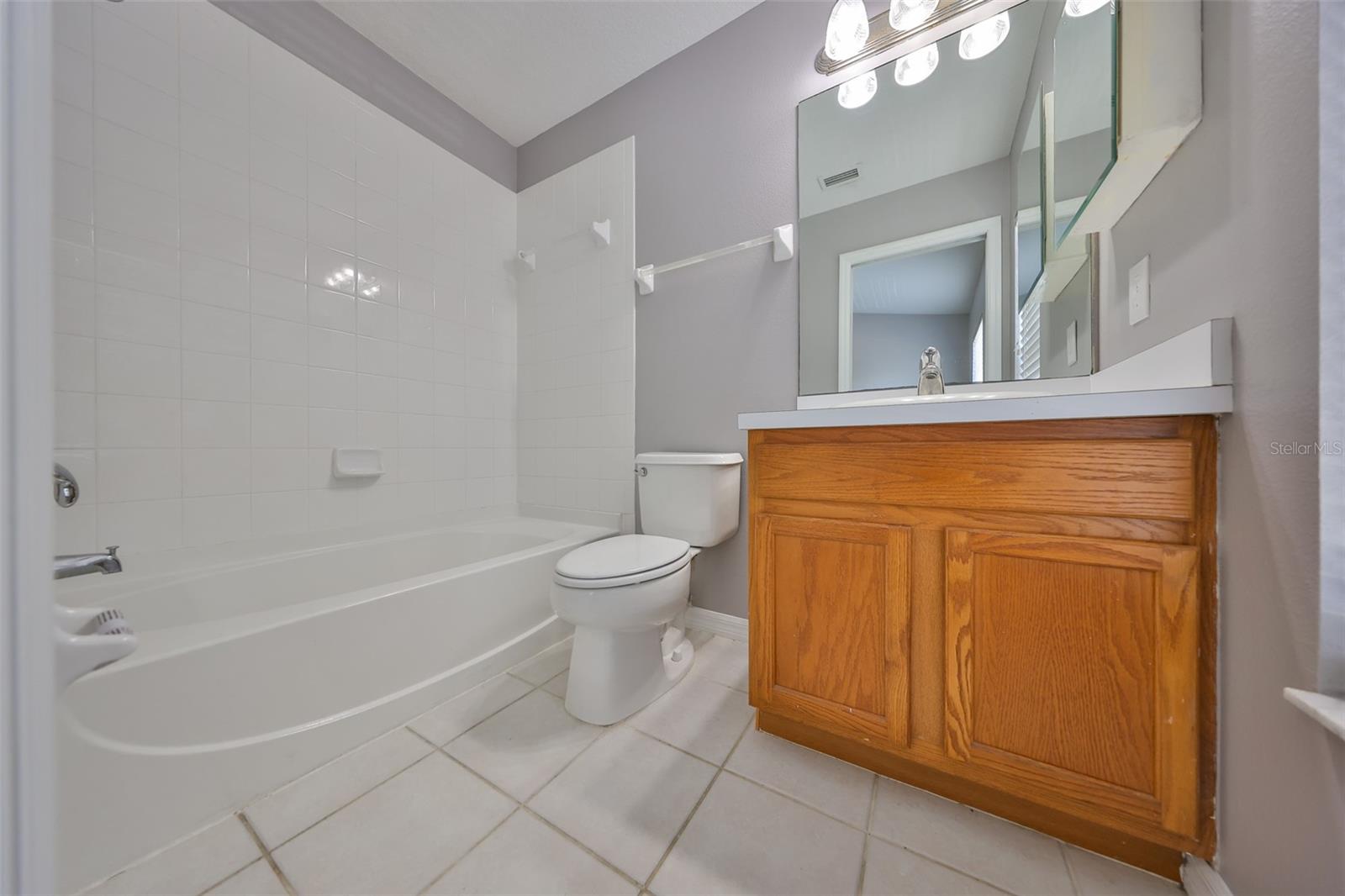 KINGS LAKE TWNHMS - Residential Lease